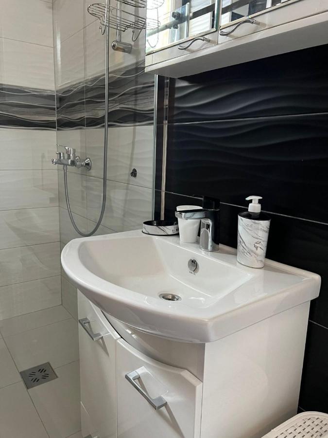 Apartment Alex Belgrado Esterno foto